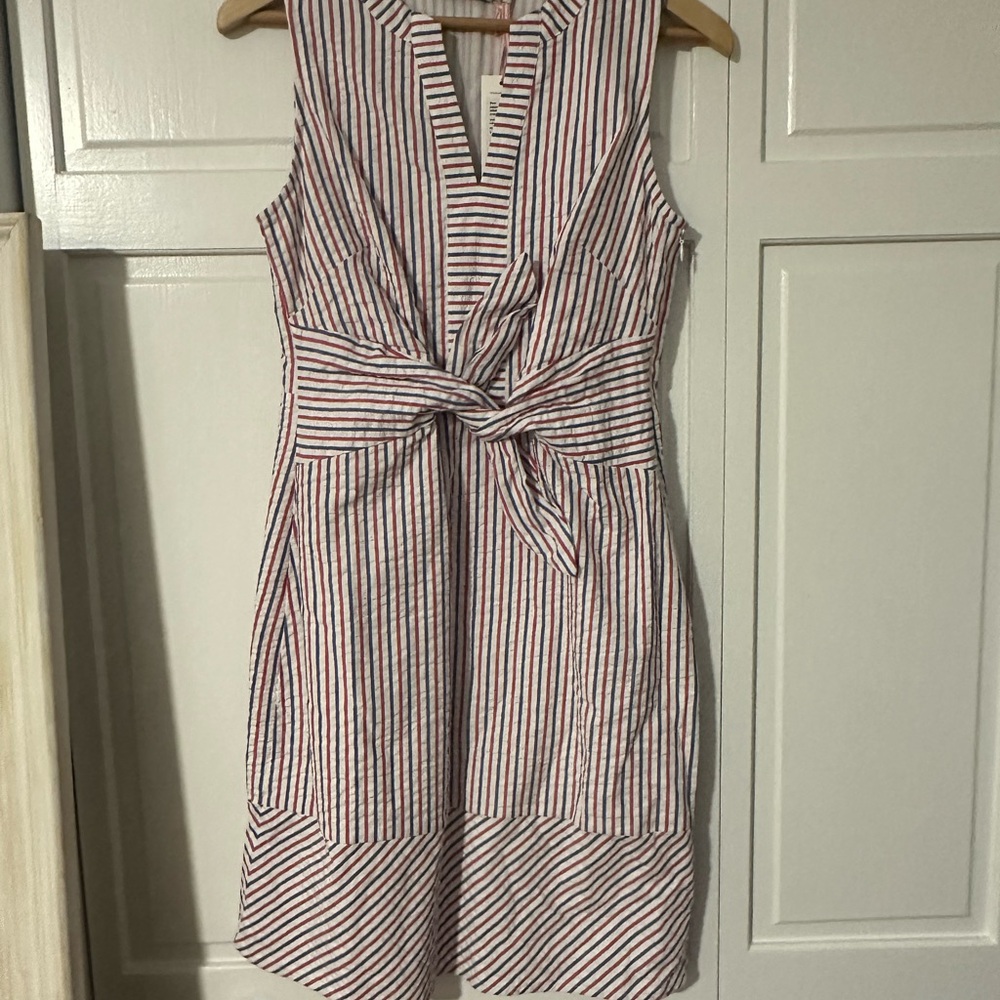 Vineyard Vines firework seersucker tie-front dress, size 2 women’s NWT.